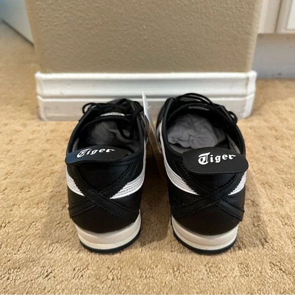 NWT Onitsuka Tiger Mexico 66 SD sneakers in black and white color way - Picture 4 of 8